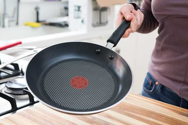 Non stick pans deals toxic